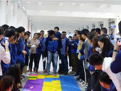 坚贞立志，永葆心灵，奋勇当先，不负青春